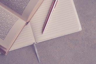 《如何成为尖子生》:作者采访了几百名学霸,发现他们都不算最用功
