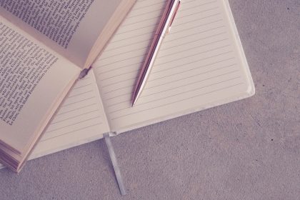 《如何成为尖子生》：作者采访了几百名学霸，发现他们都不算最用功